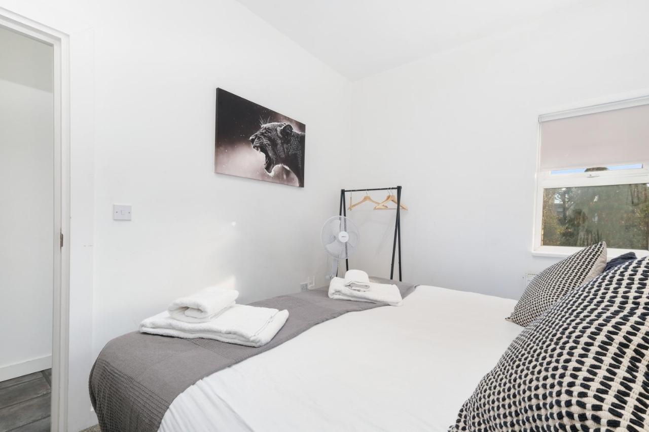 West Ealing Serviced Apts- 2 Bedroom 2 Bath Parking Near Station With Off Street Parking By 360Stays מראה חיצוני תמונה